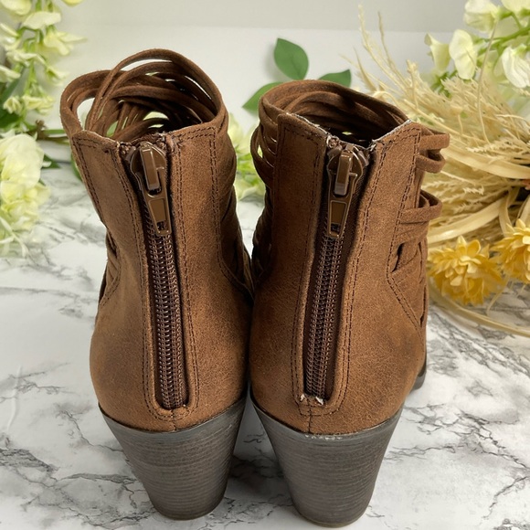 Fergalicious by Fergie Whisper, Cognac Brown Leather Booties Sz7.5 Gently Used - Picture 4 of 10